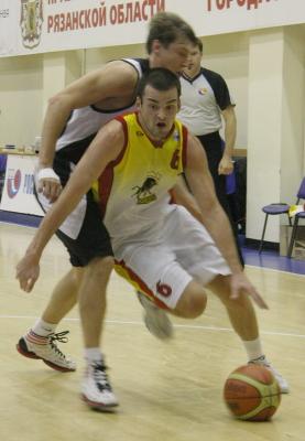 Рязанские «зубры» дома проиграли саратовскому «Автодору»